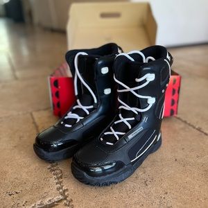New 5150 Brigade snow board boots size 6